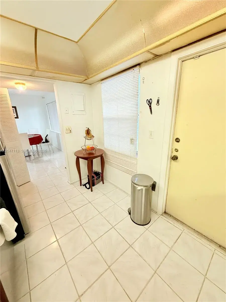 4140 NW 44th Ave # 305, Lauderdale Lakes FL 33319