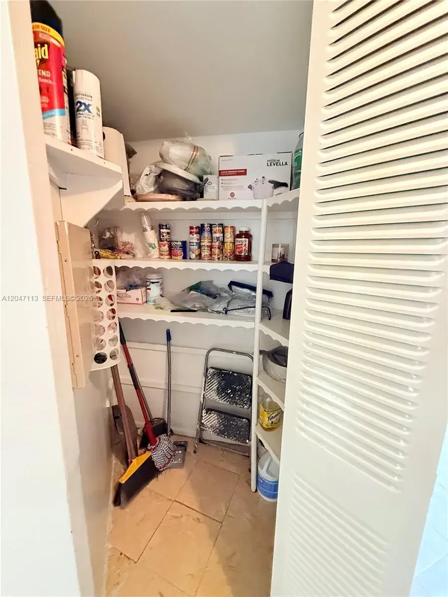 4140 NW 44th Ave # 305, Lauderdale Lakes FL 33319