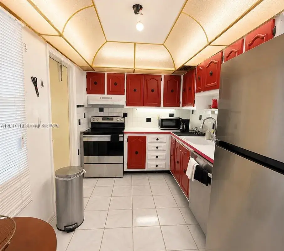 4140 NW 44th Ave # 305, Lauderdale Lakes FL 33319