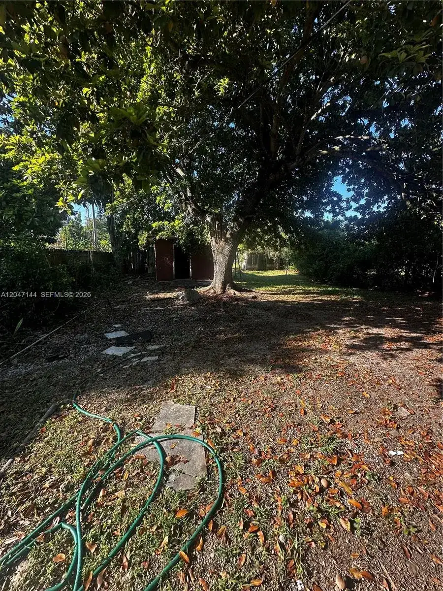 821 SW 2nd St, Florida City FL 33034 photo 2