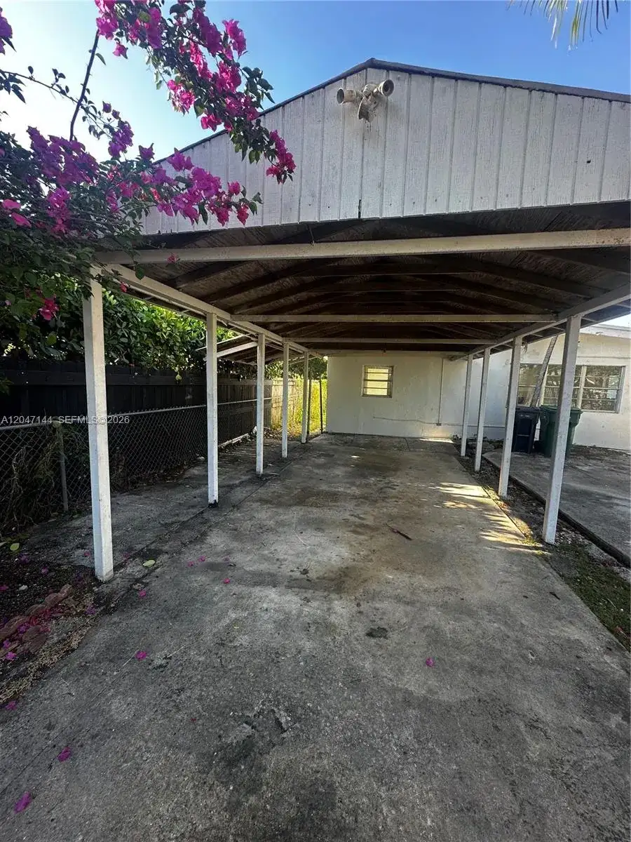 821 SW 2nd St, Florida City FL 33034 photo 3