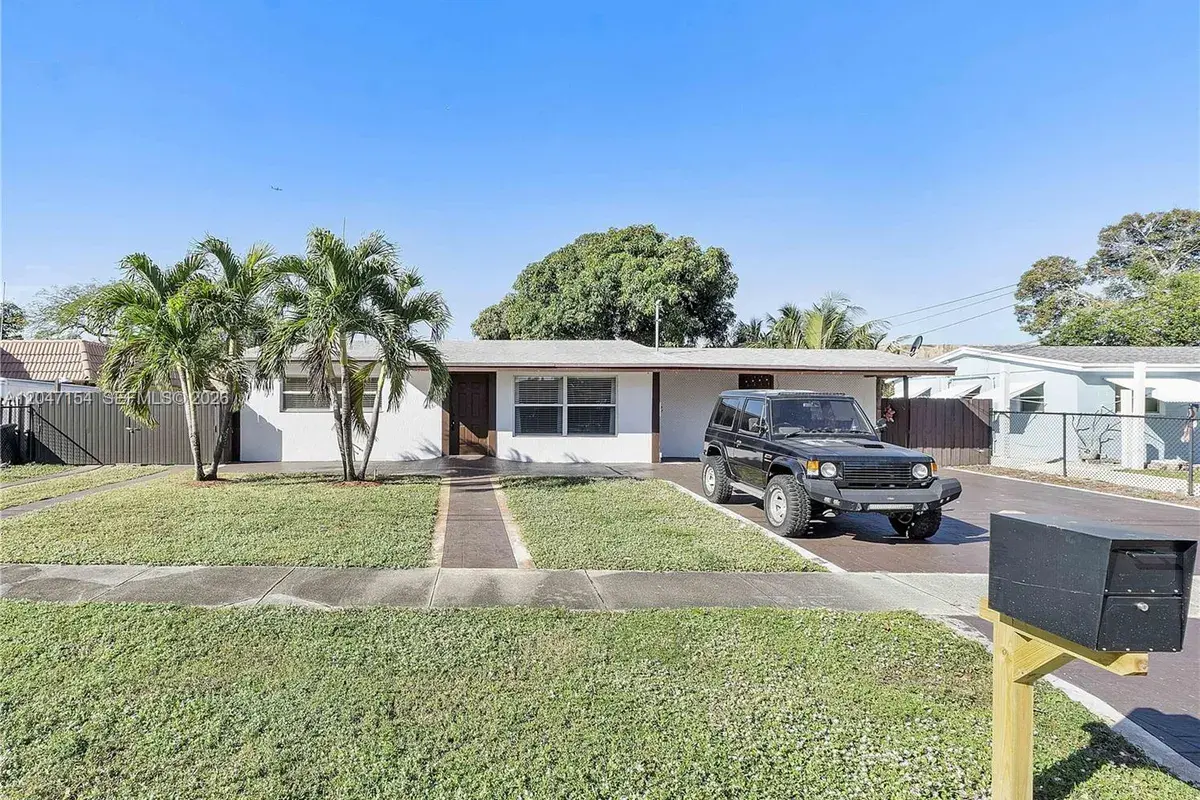 1541 SW 52nd Ave, Plantation FL 33317