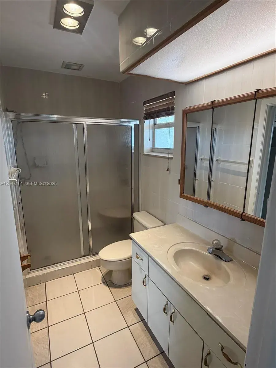 2880 NE 203rd St # 32, Aventura FL 33180