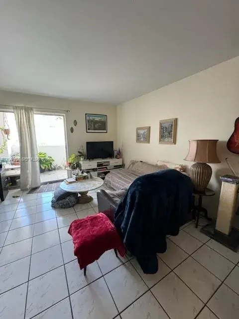 2000 Biarritz Dr # 404, Miami Beach FL 33141