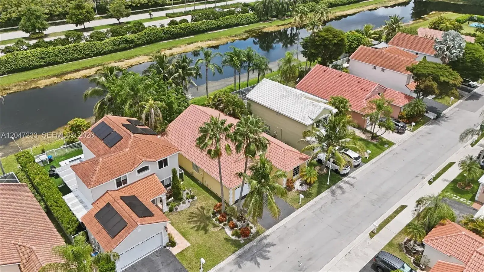 411 Bermuda Springs Dr, Weston FL 33326 photo 4