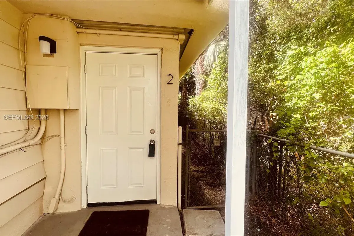 32 NE 169th St # 2, North Miami Beach FL 33162