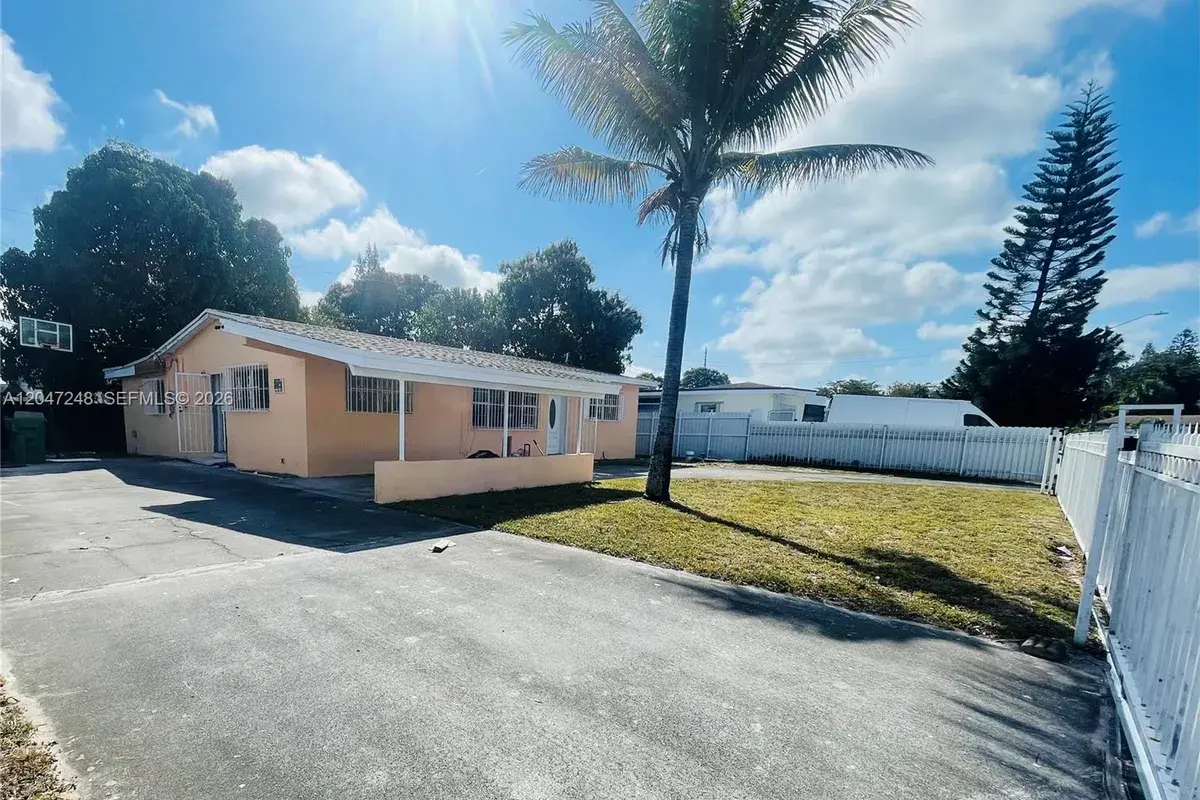 18425 NW 42nd Pl, Miami Gardens FL 33055