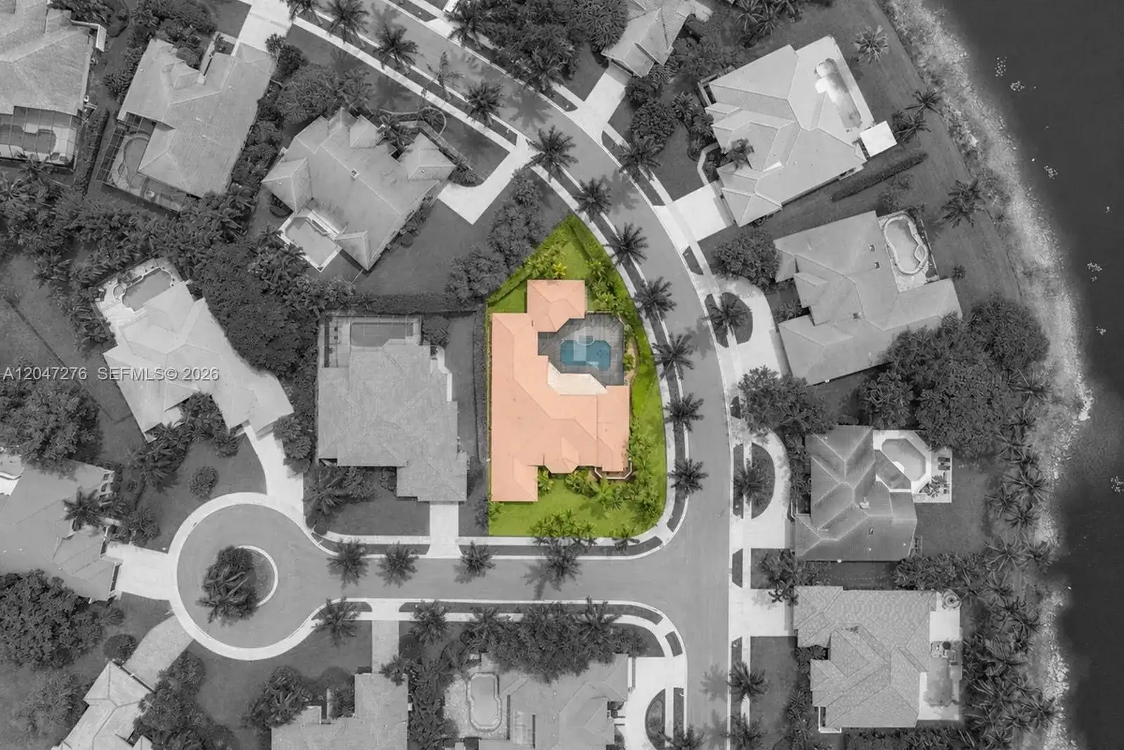 392 Coconut Cir, Weston FL 33326