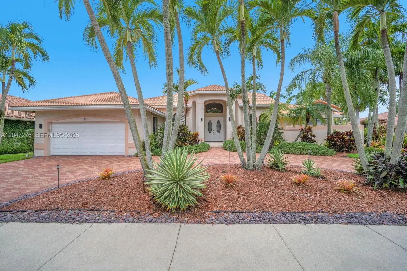392 Coconut Cir, Weston FL 33326