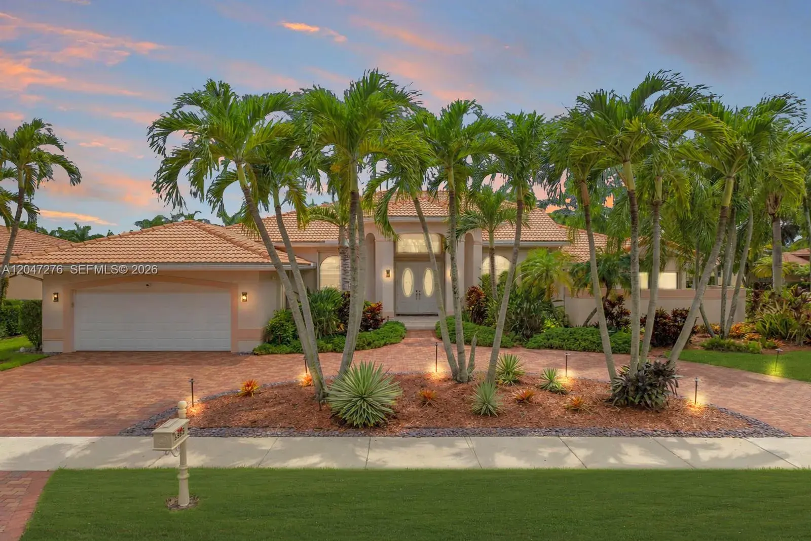 392 Coconut Cir, Weston FL 33326