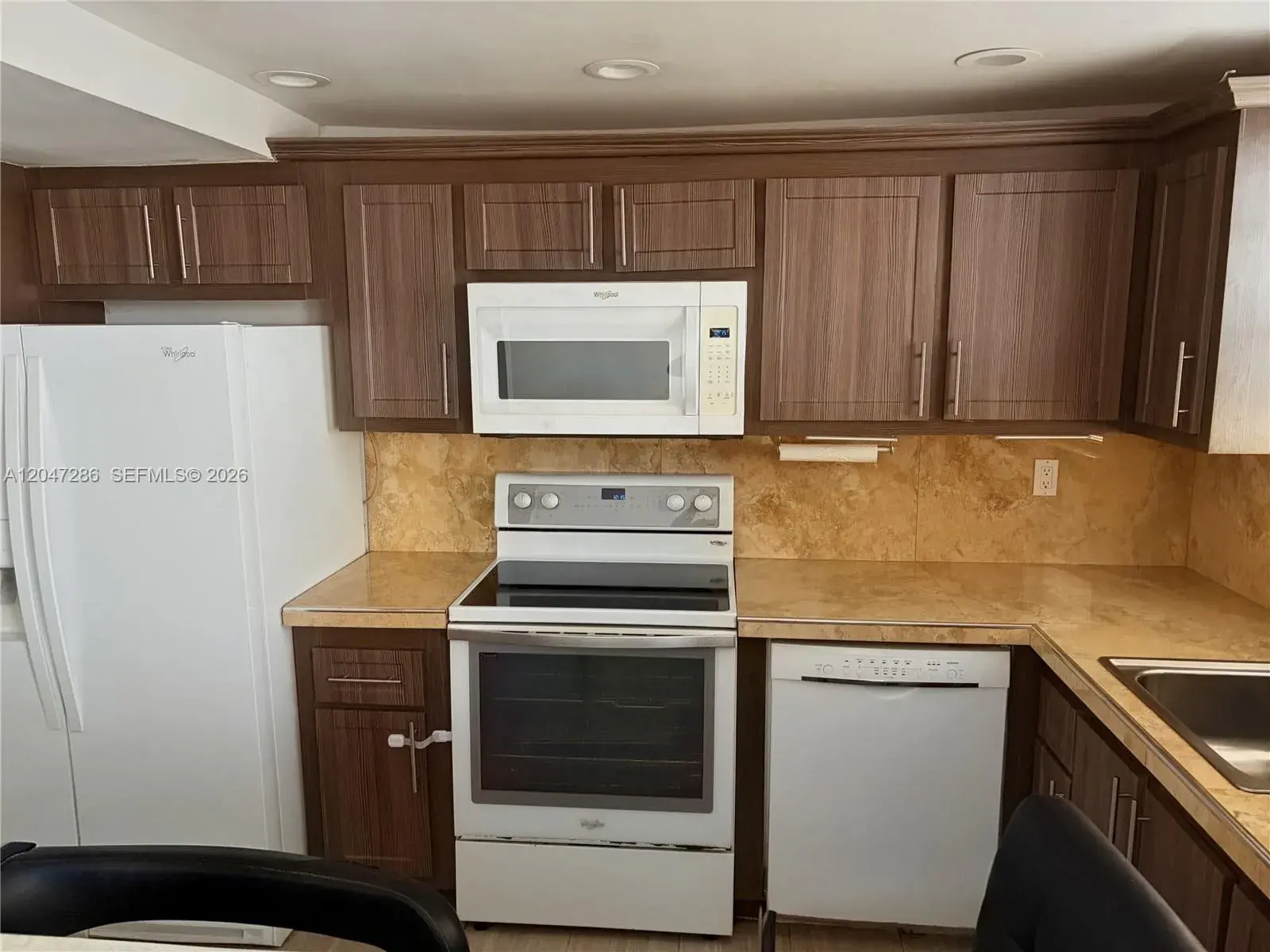 137 Golden Isles Dr # 1212, Hallandale Beach FL 33009