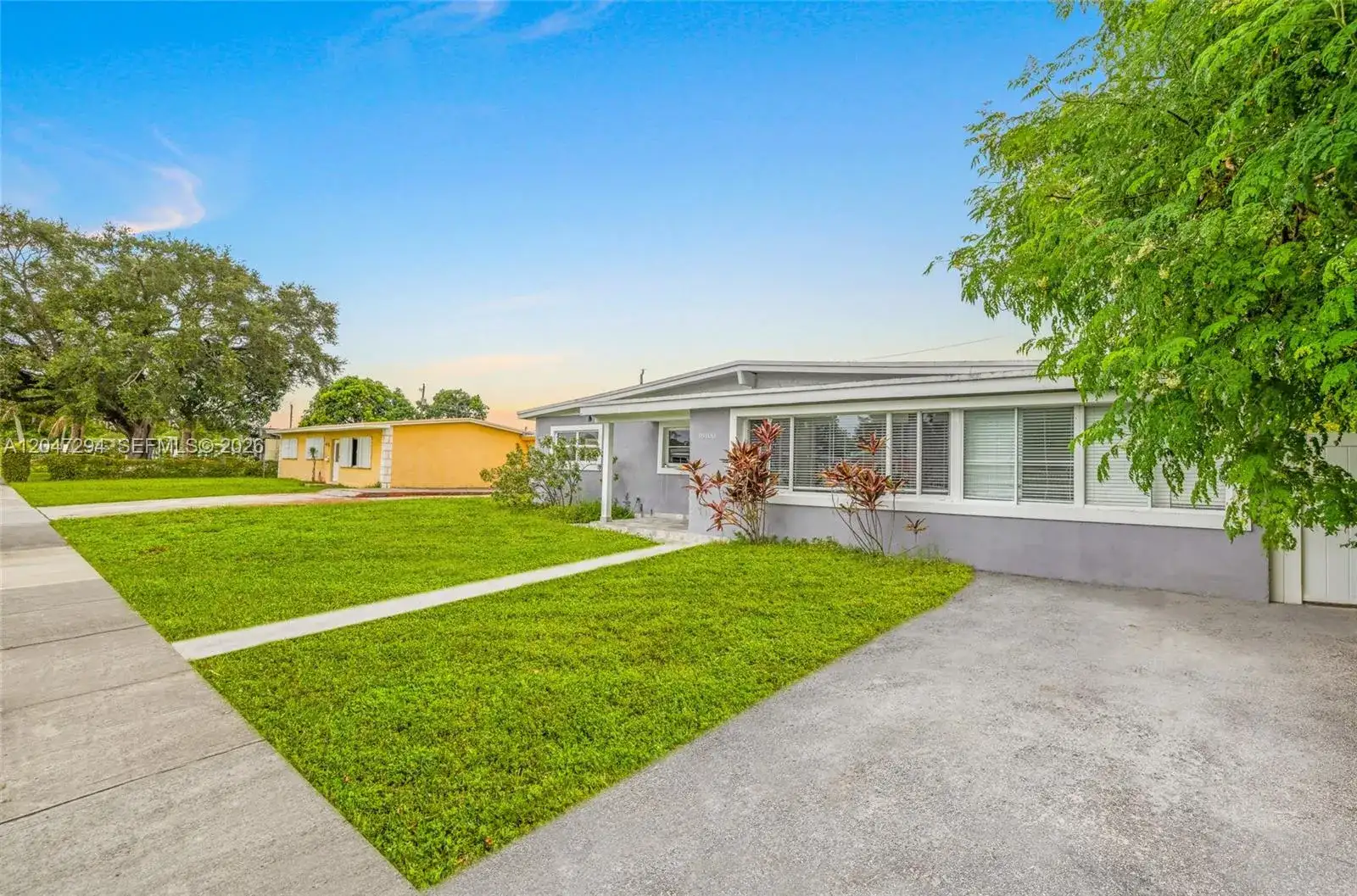 18100 NW 7th Pl, Miami Gardens FL 33169 photo 3