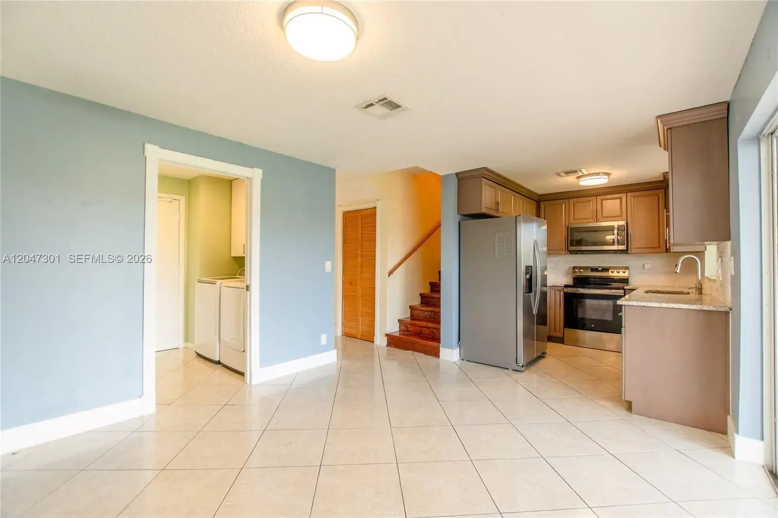 9803 NW 37th St, Sunrise FL 33351