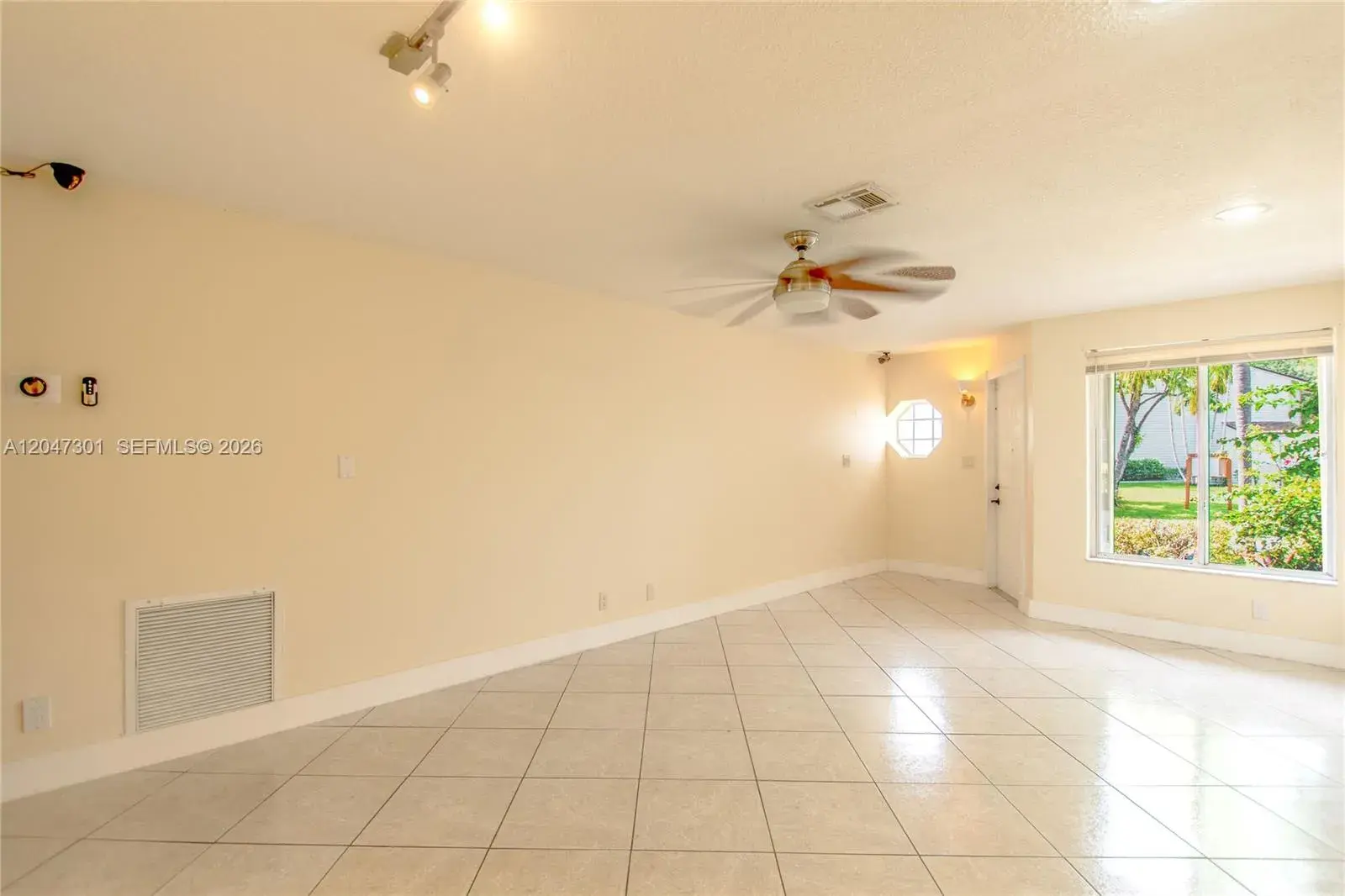 9803 NW 37th St, Sunrise FL 33351