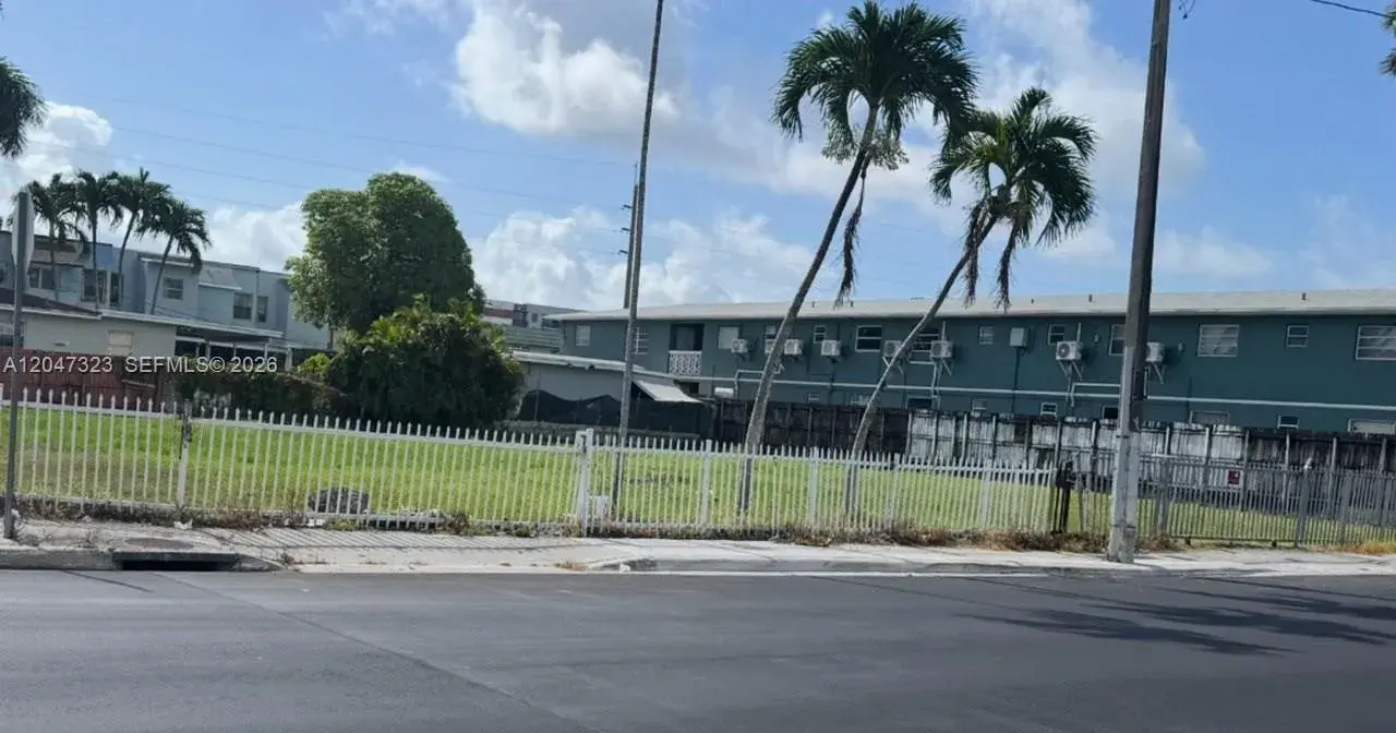 895 NW 45th Ave, Miami FL 33126