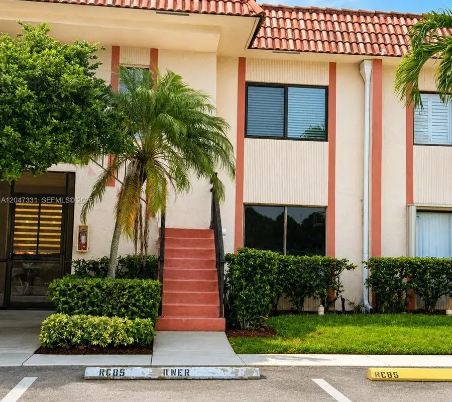 331 Lakeview Dr # 203, Weston FL 33326