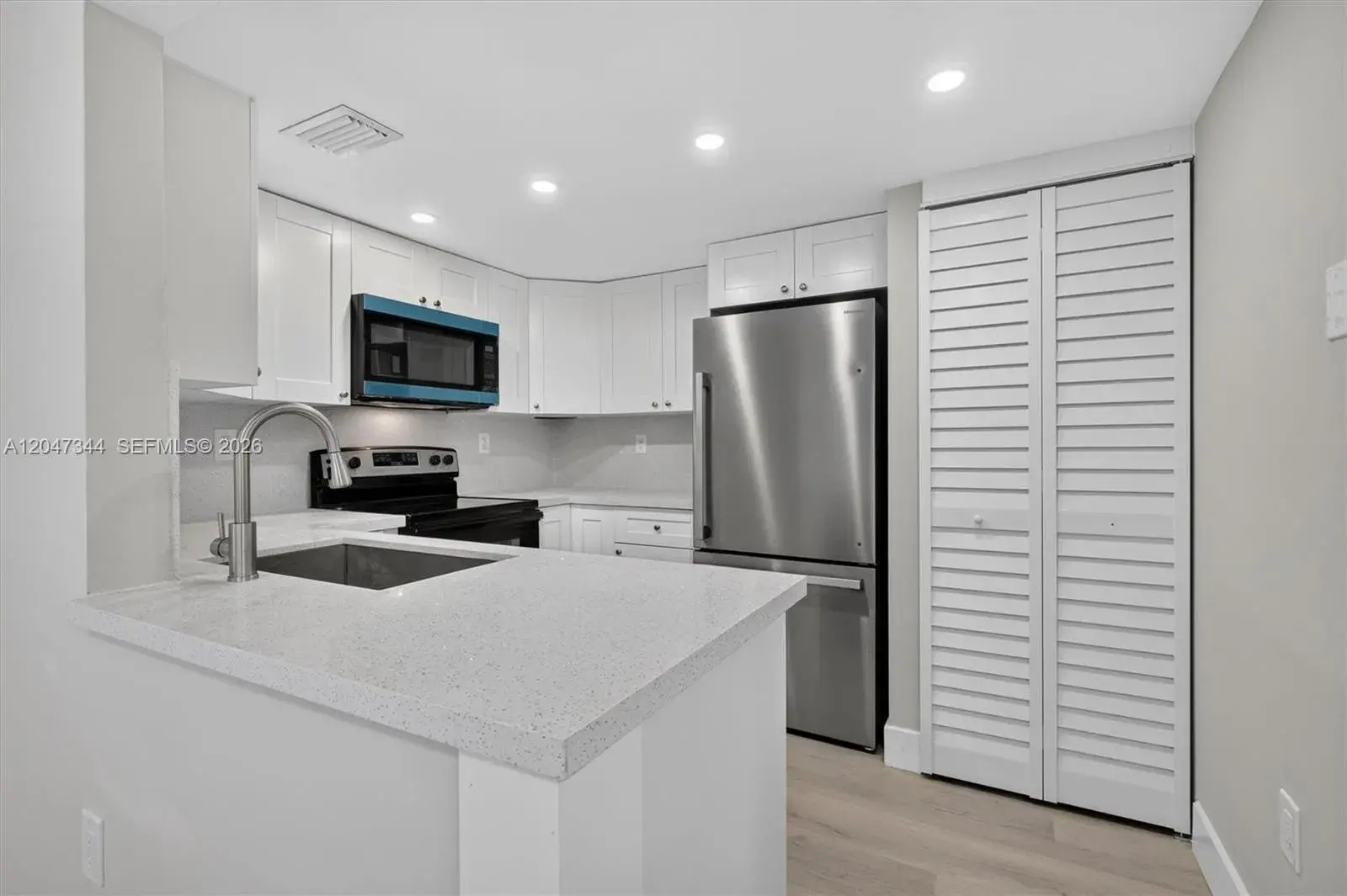 10080 NW 9th St Cir # 204, Miami FL 33172