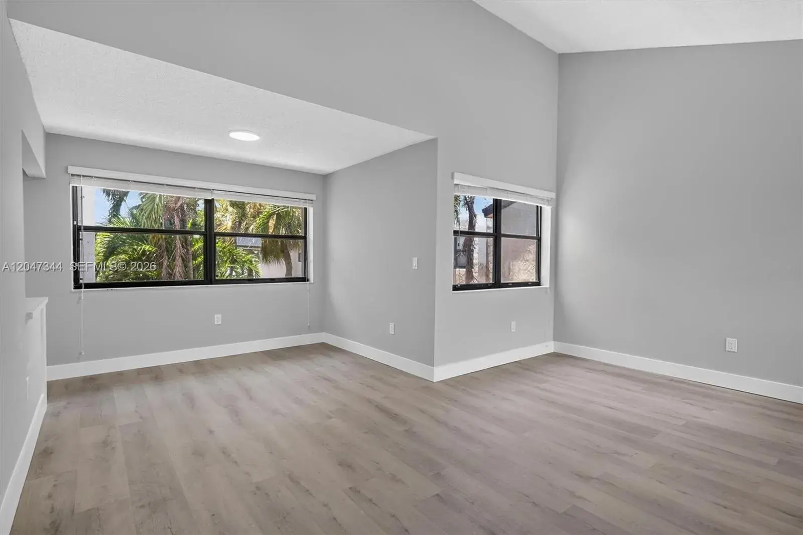 10080 NW 9th St Cir # 204, Miami FL 33172