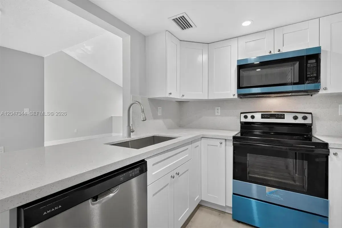 10080 NW 9th St Cir # 204, Miami FL 33172