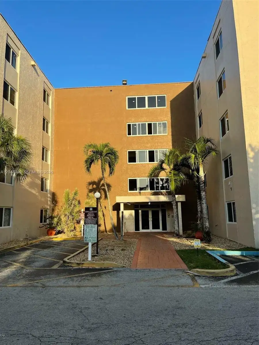 6950 Miami Gardens Dr # 312A, Hialeah FL 33015 photo 2