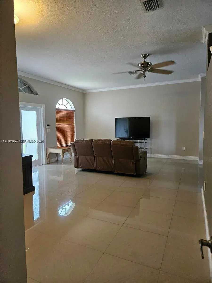 2635 SE 4th Pl, Homestead FL 33033