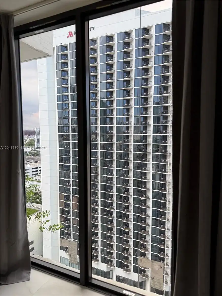 555 NE 15th St # 23D, Miami FL 33132 photo 4