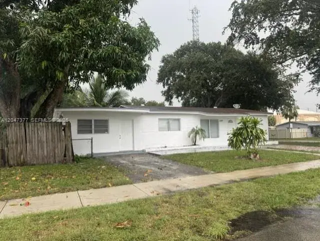 6901 Thomas St, Hollywood FL 33024