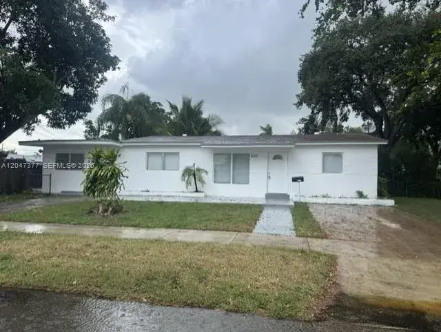 6901 Thomas St, Hollywood FL 33024