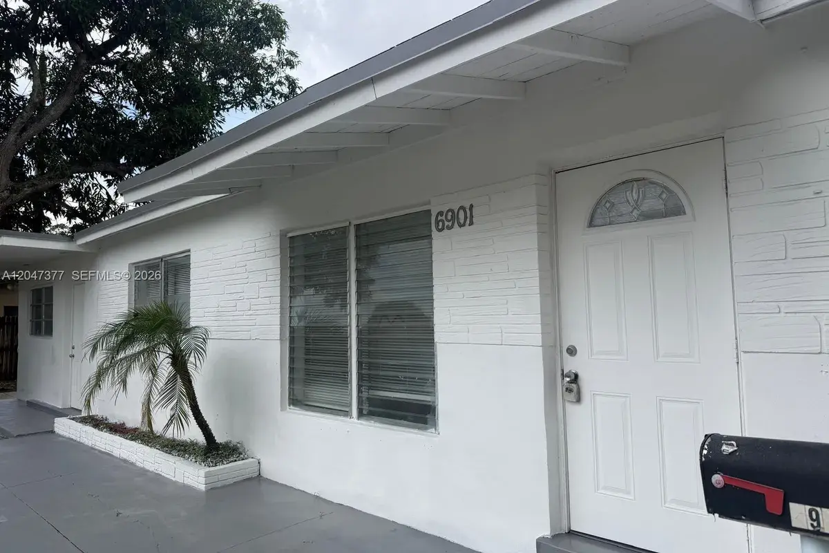 6901 Thomas St, Hollywood FL 33024