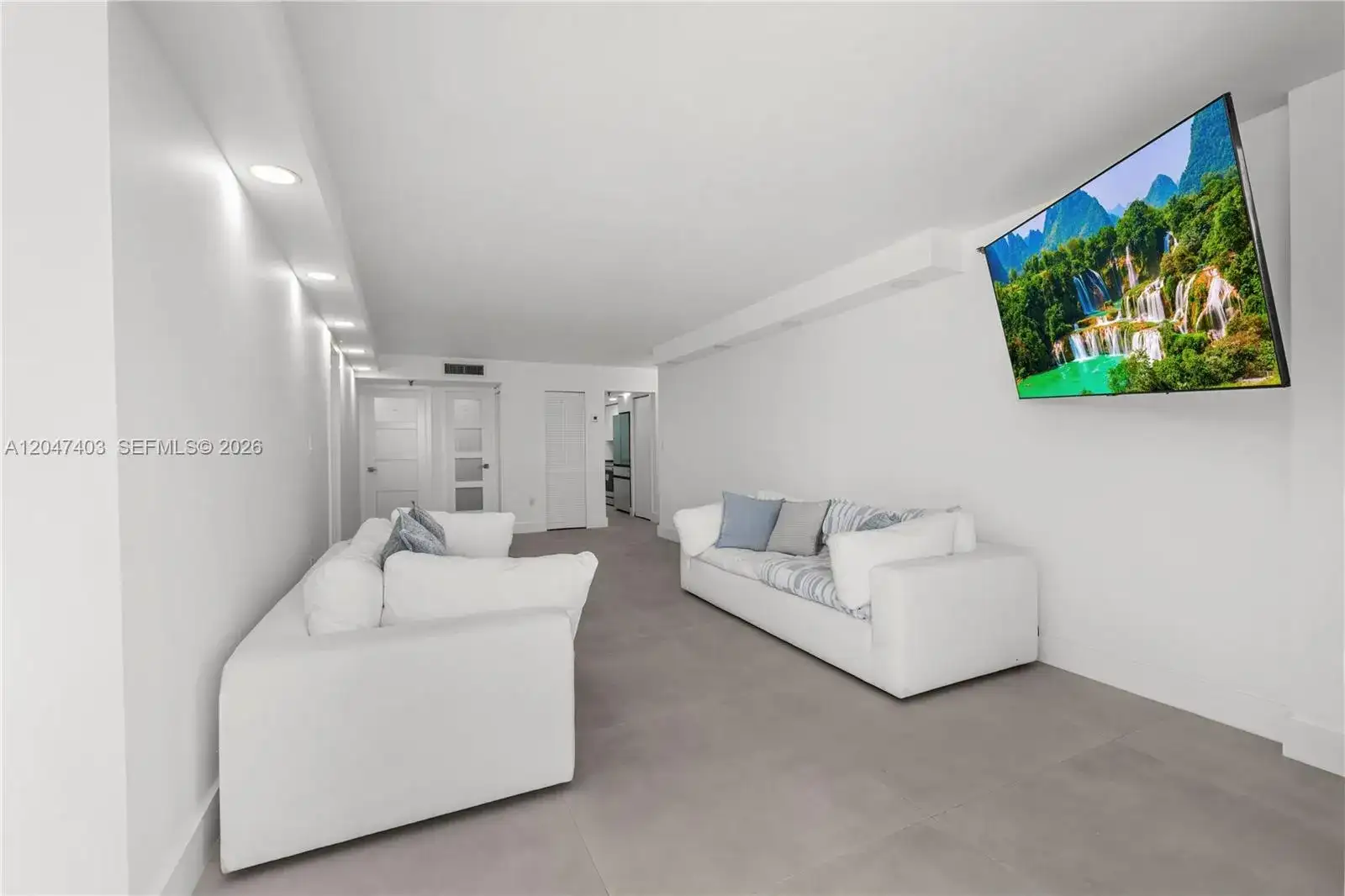 2457 Collins Ave # 201, Miami Beach FL 33140 photo 2