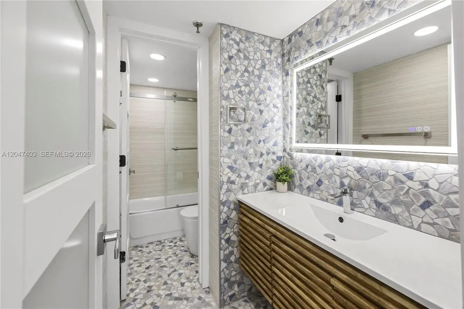 2457 Collins Ave # 201, Miami Beach FL 33140 photo 5