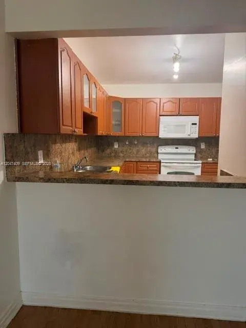 6930 Miami Gardens Dr # 517, Hialeah FL 33015