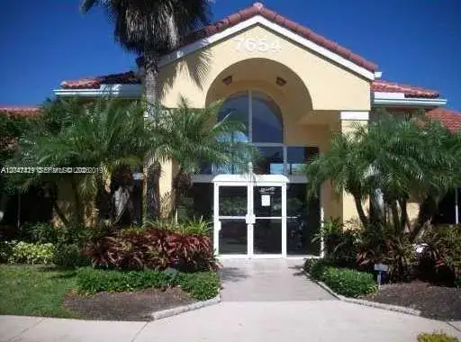 7630 Westwood Dr # 305, Tamarac FL 33321 photo 2