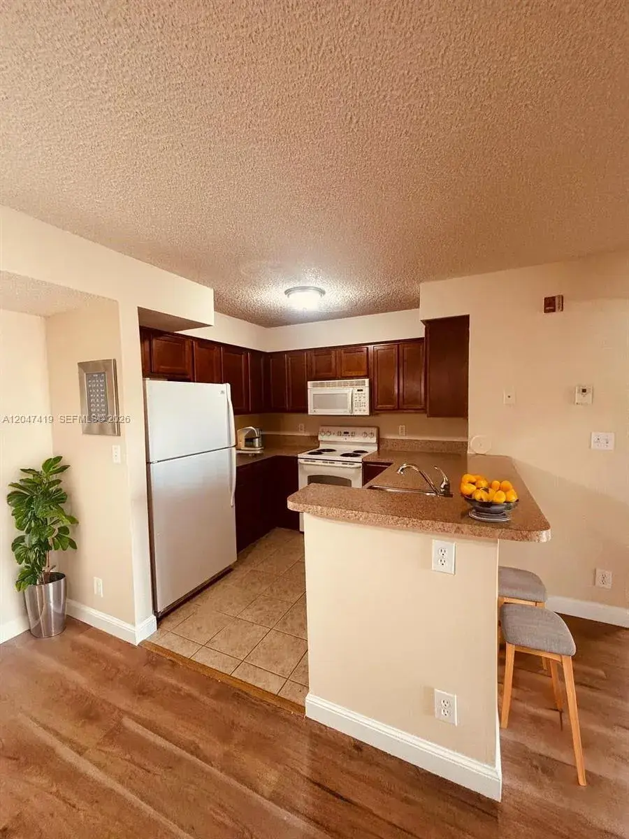 7630 Westwood Dr # 305, Tamarac FL 33321