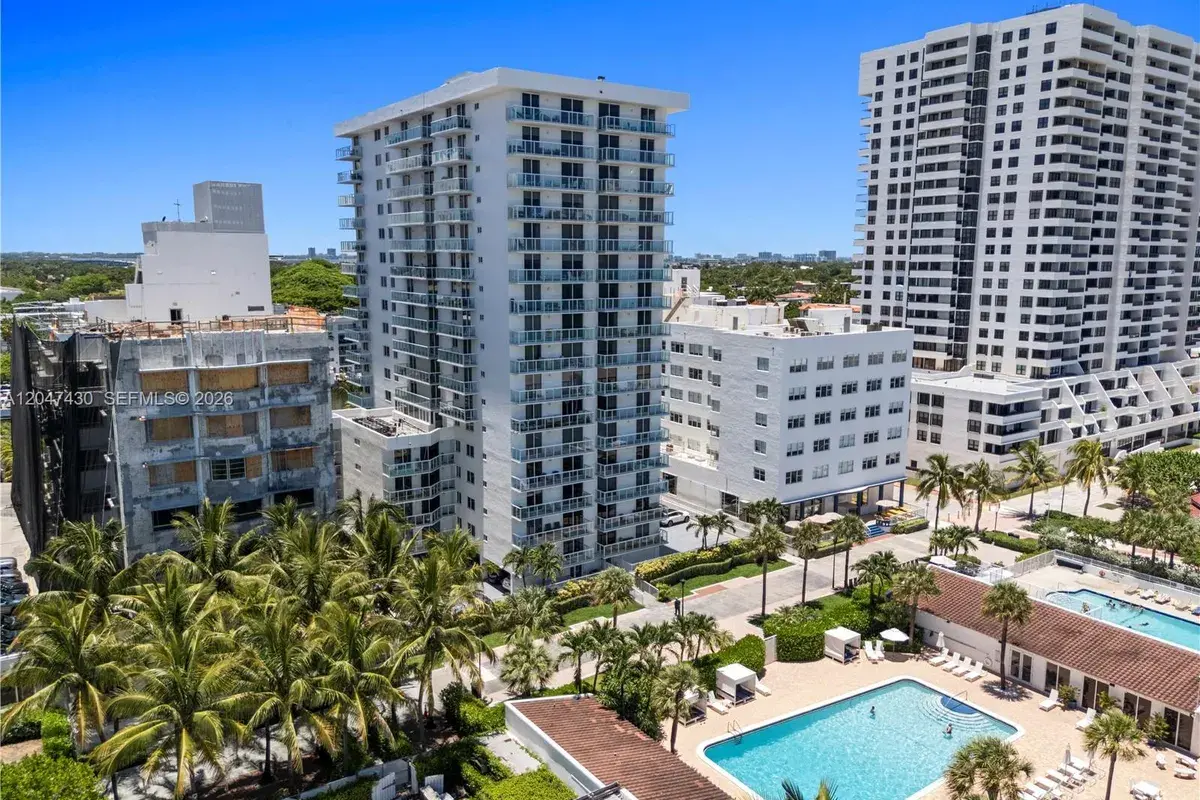 2457 Collins Ave # 406, Miami Beach FL 33140