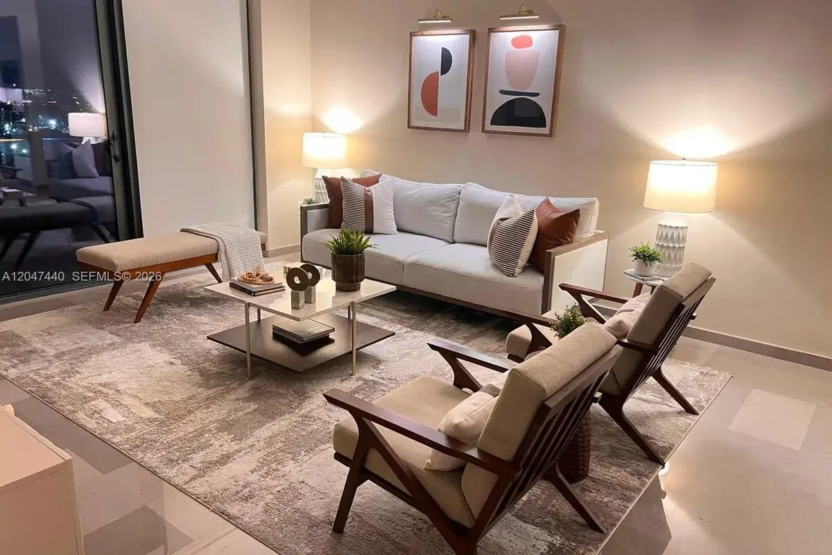 68 SE 6th St # 906, Miami FL 33131