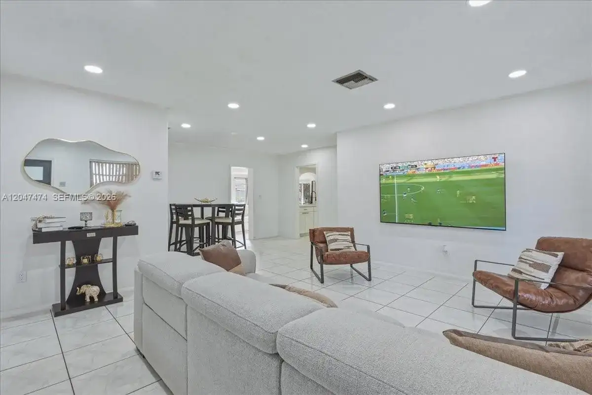 7850 W 16th Ave, Hialeah FL 33014 photo 3