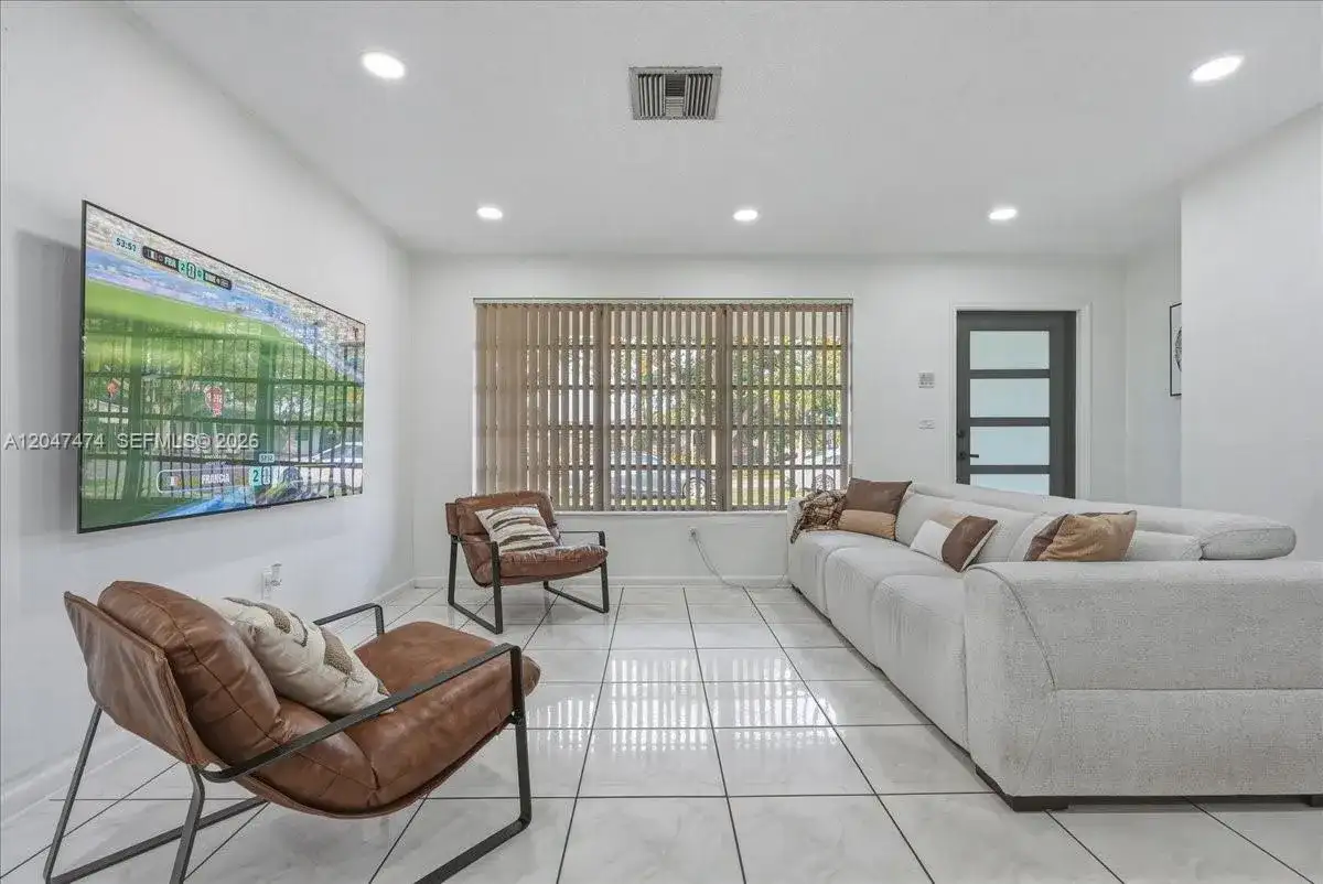 7850 W 16th Ave, Hialeah FL 33014 photo 4