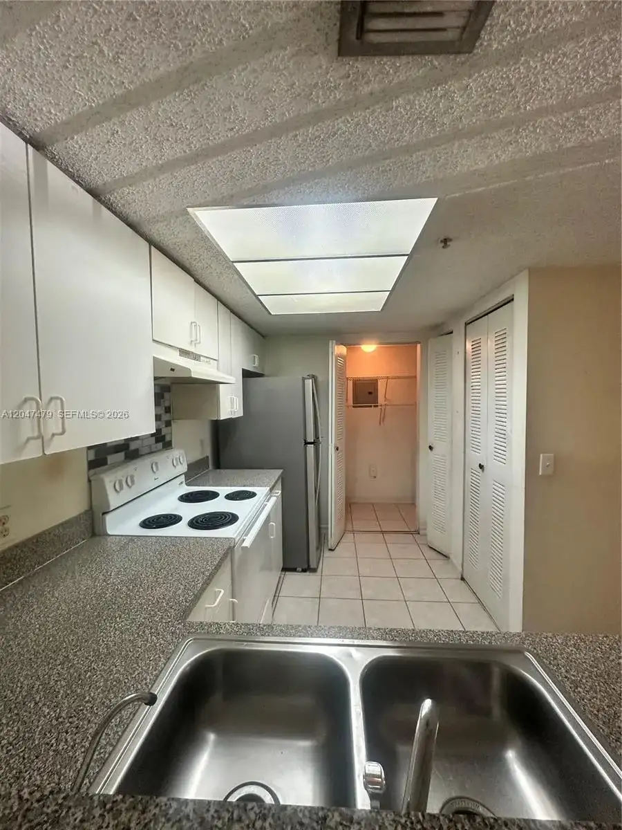 5011 Wiles Rd # 207, Coconut Creek FL 33073 photo 2