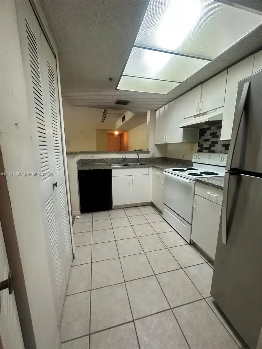 5011 Wiles Rd # 207, Coconut Creek FL 33073 photo 4