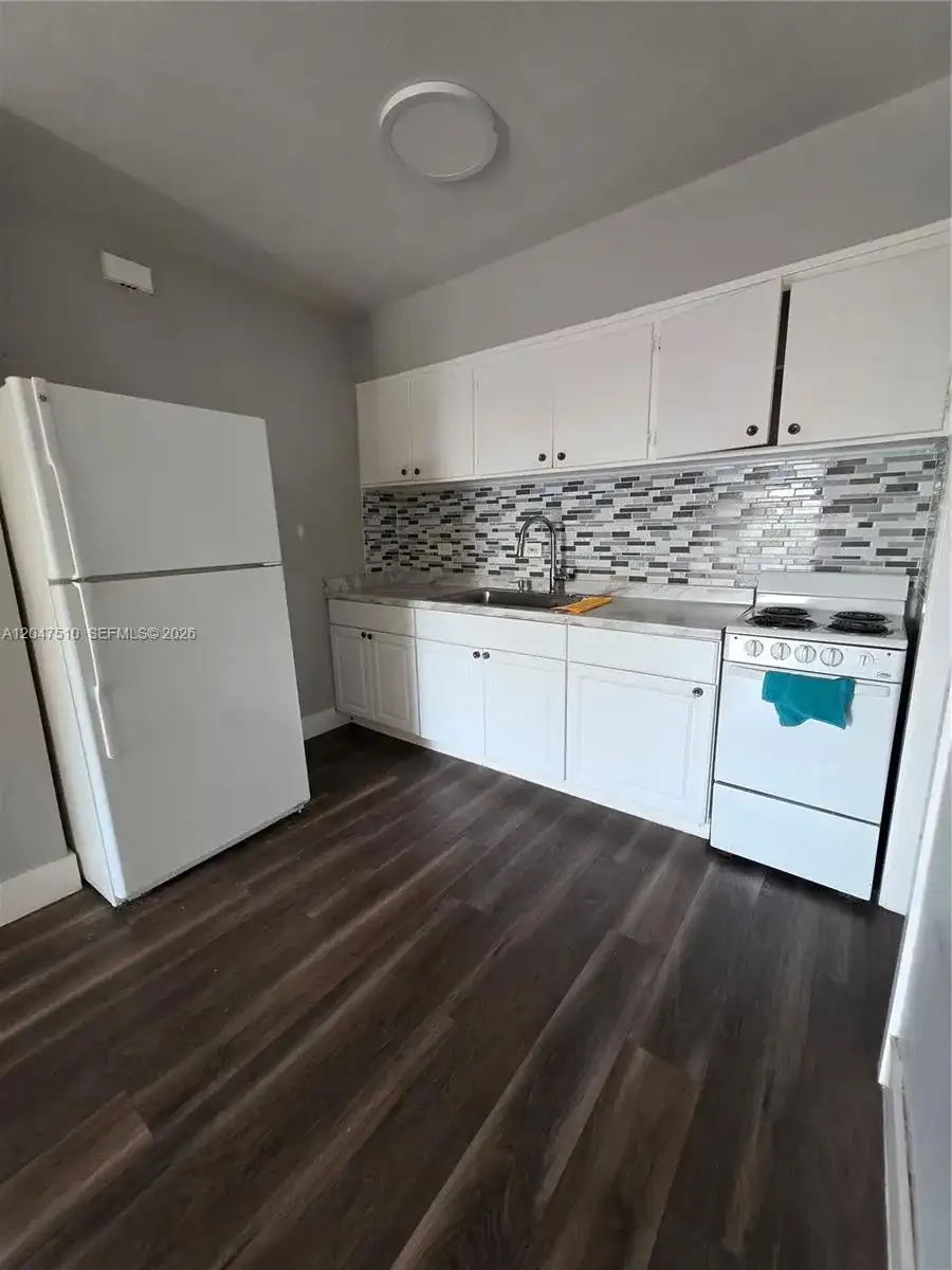 15 Esplanade Dr # B, Miami Springs FL 33166