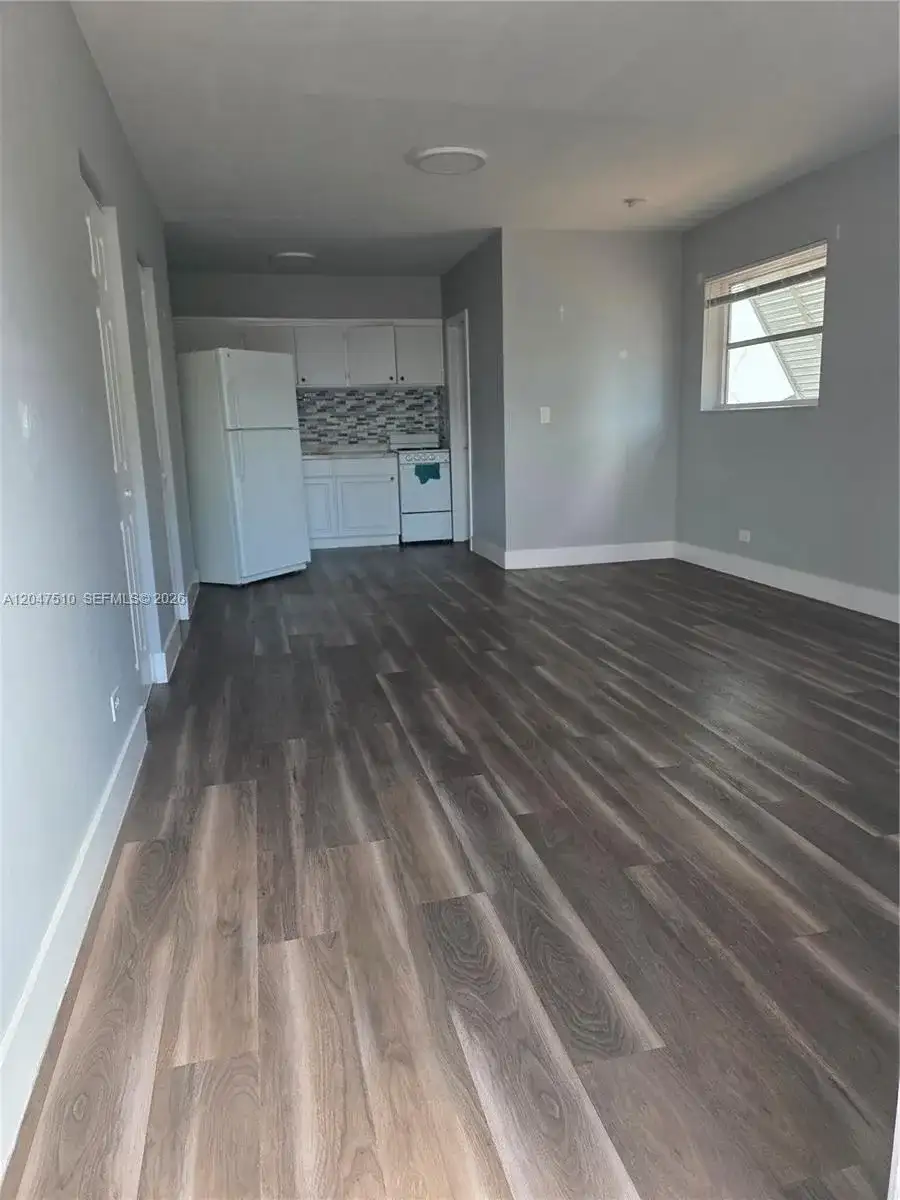 15 Esplanade Dr # B, Miami Springs FL 33166 photo 2