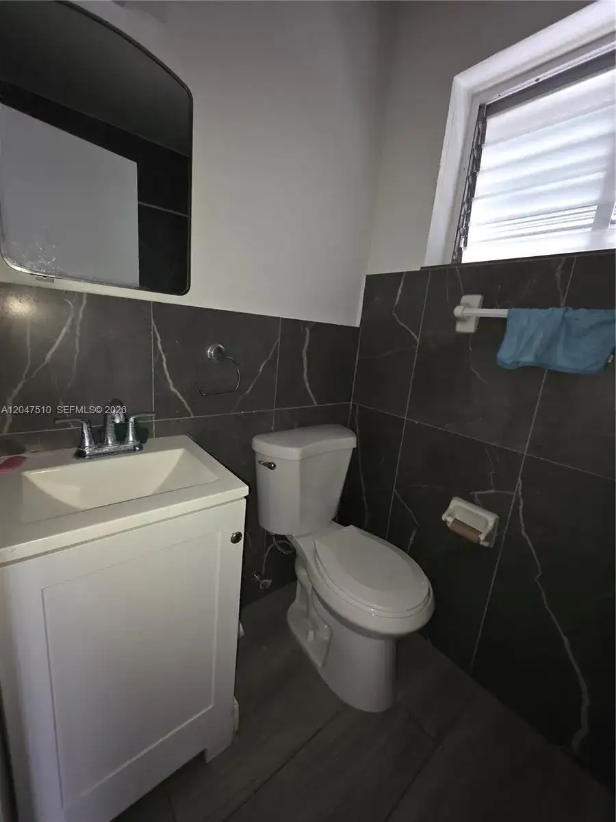 15 Esplanade Dr # B, Miami Springs FL 33166 photo 4