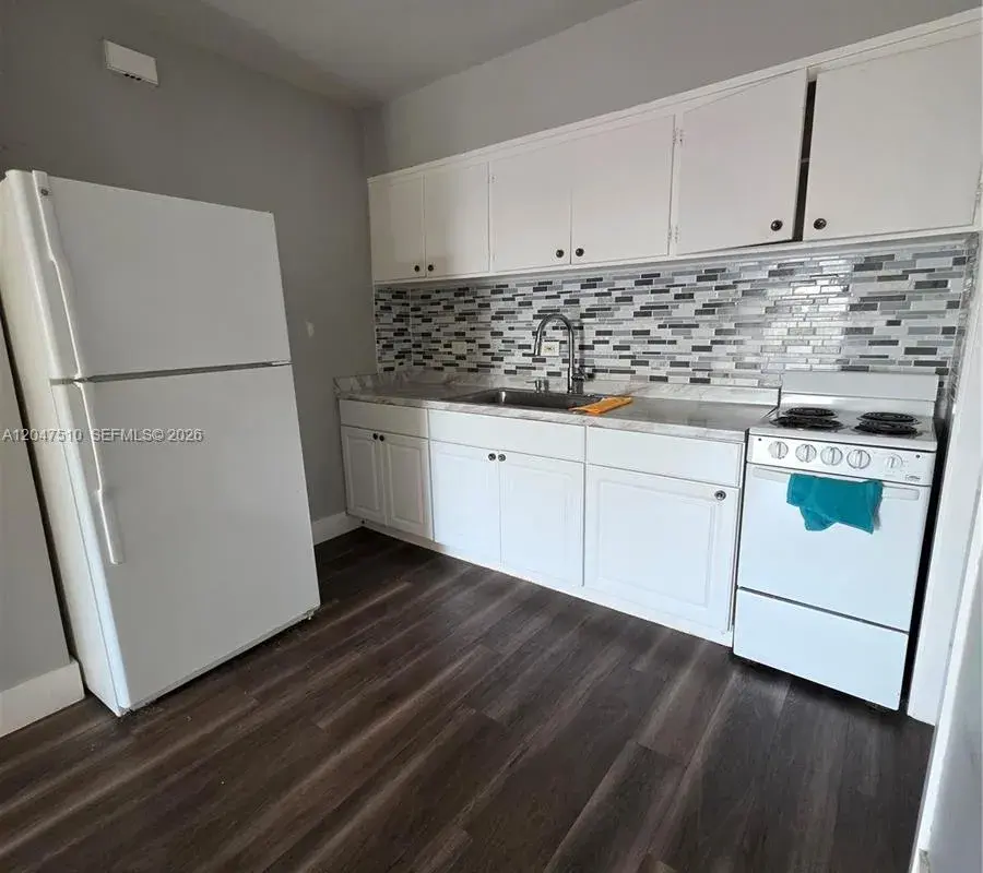 15 Esplanade Dr # B, Miami Springs FL 33166