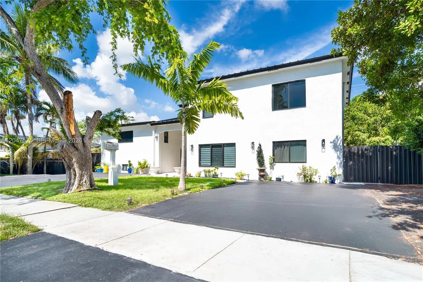 20200 NE 14th Ave, Miami FL 33179