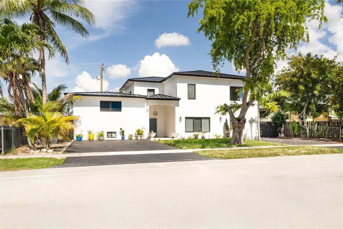 20200 NE 14th Ave, Miami FL 33179