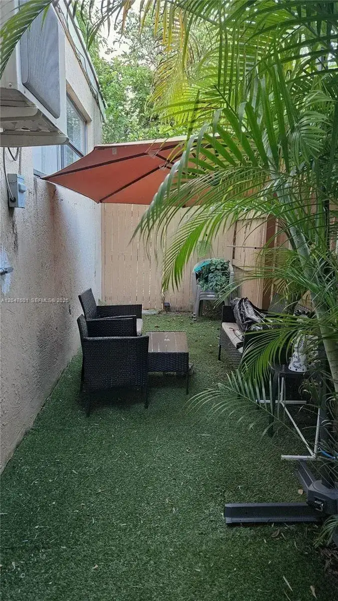965 NE 146th St, North Miami FL 33161