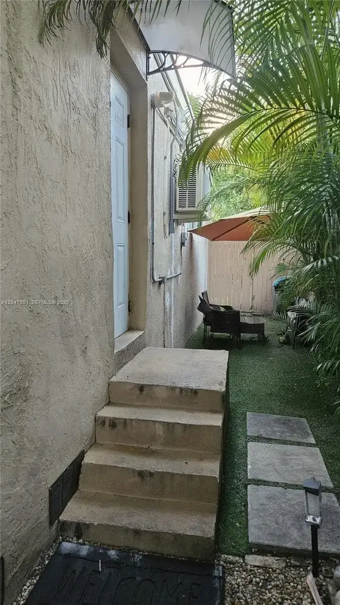 965 NE 146th St, North Miami FL 33161 photo 2