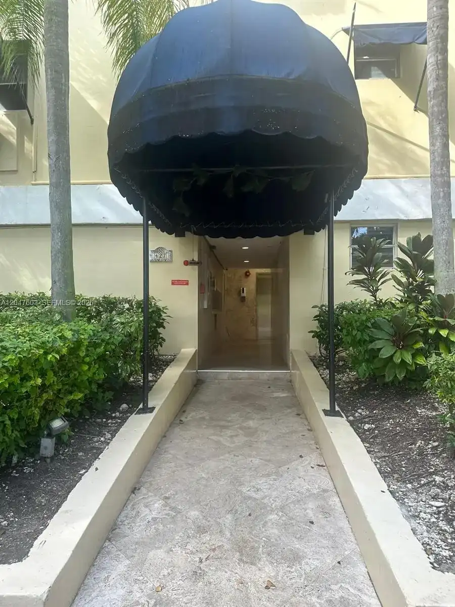 427 Santander Ave # 205, Coral Gables FL 33134