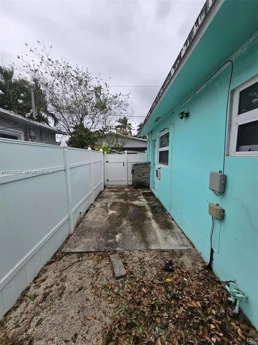 917 SW 16th St # 2, Fort Lauderdale FL 33315